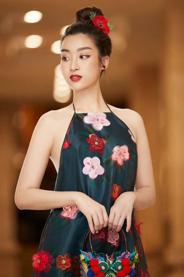H'Hen Niê gây xúc động với rổ rau từ quê để mang theo lên Sài Gòn - ảnh 6