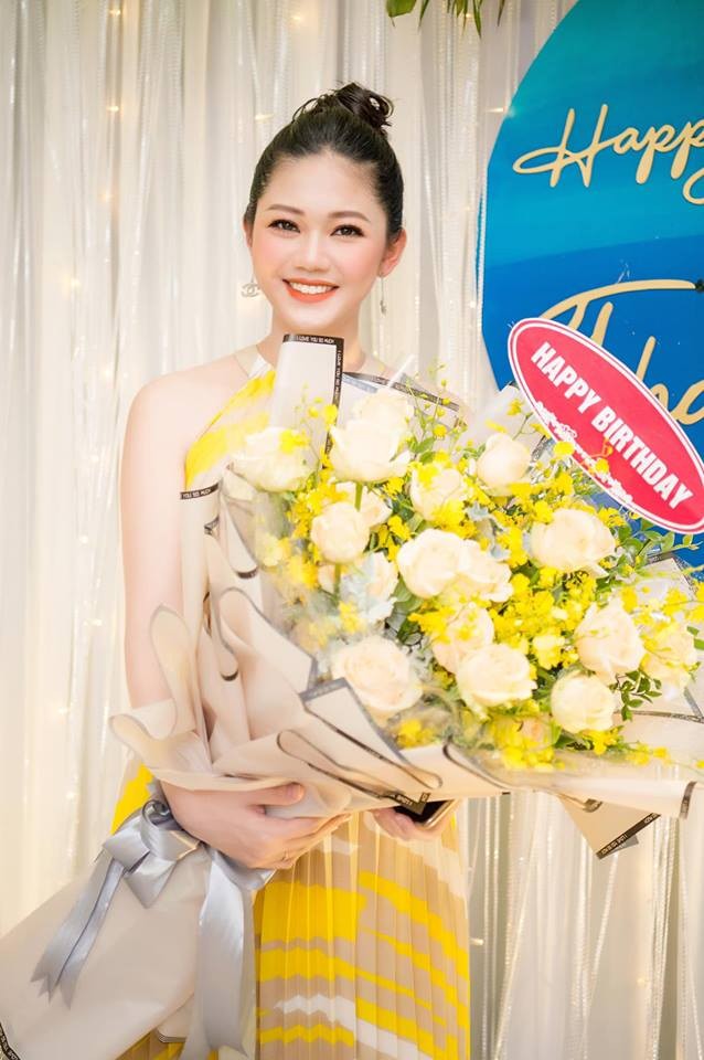 Á hậu Thanh Tú rạng rỡ tái xuất trong tiệc sinh nhật bên dàn Hoa, Á hậu - ảnh 1