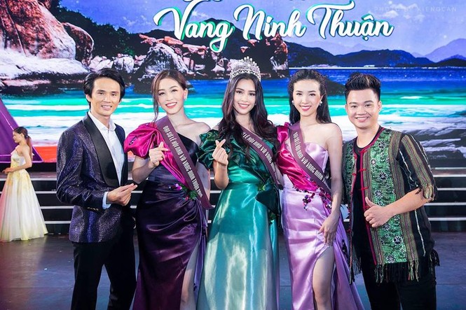 Á hậu Mâu Thuỷ, Hoàng Thuỳ cùng nhau khoe body bốc lửa - ảnh 10