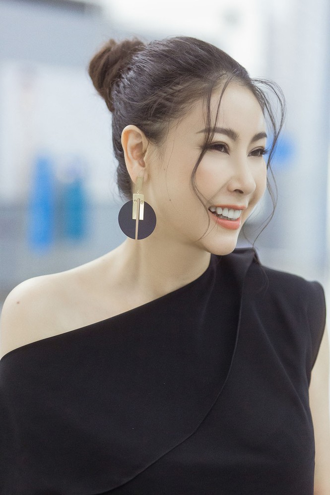 Hoàng Thuỳ đeo cánh thiên thần nội y, thử thách trình diễn áo tắm Miss Universe - ảnh 6