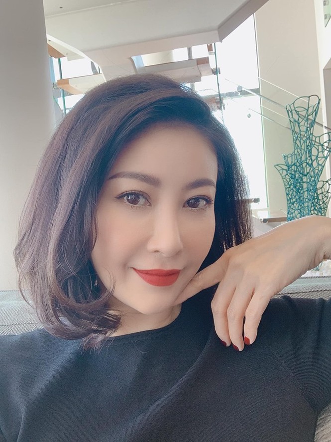 H'Hen Niê mặc lại váy dạ hội 'gây bão' ở Miss Universe trong tiệc sinh nhật sớm - ảnh 5