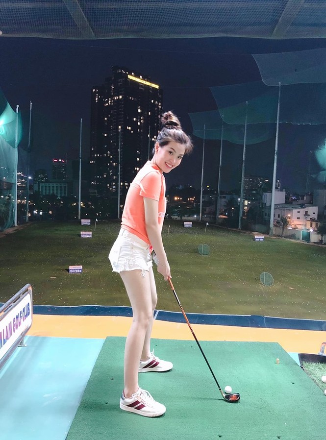 H'Hen Niê mặc lại váy dạ hội 'gây bão' ở Miss Universe trong tiệc sinh nhật sớm - ảnh 15