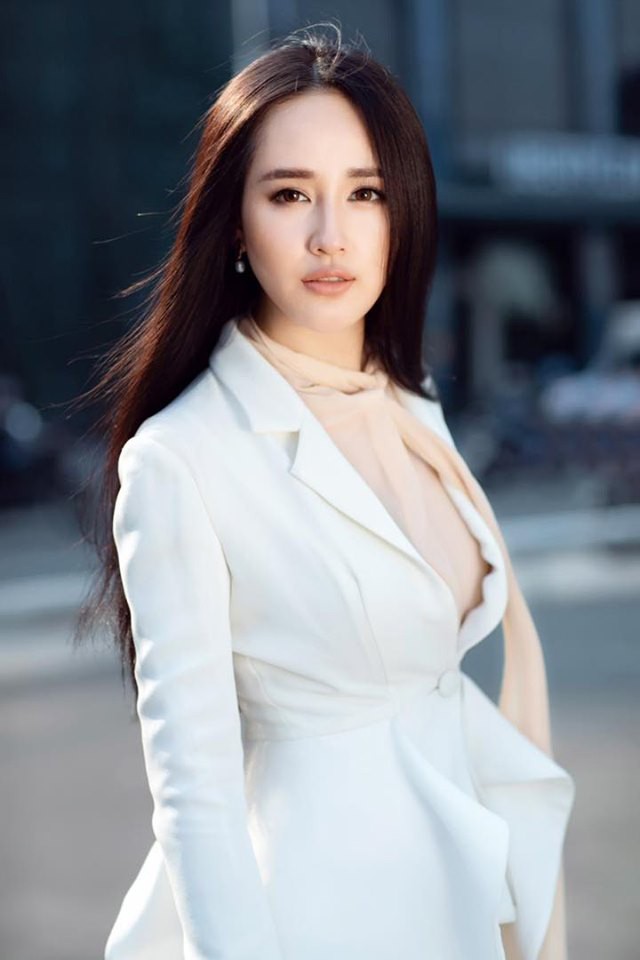 H'Hen Niê mặc lại váy dạ hội 'gây bão' ở Miss Universe trong tiệc sinh nhật sớm - ảnh 16