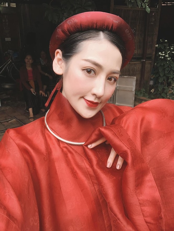 H'Hen Niê mặc lại váy dạ hội 'gây bão' ở Miss Universe trong tiệc sinh nhật sớm - ảnh 8