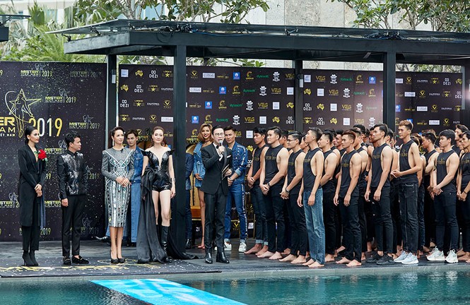 Thuý Hạnh, Trương Thị May mặc gợi cảm đi chấm thi dàn trai đẹp 'sáu múi' - ảnh 10