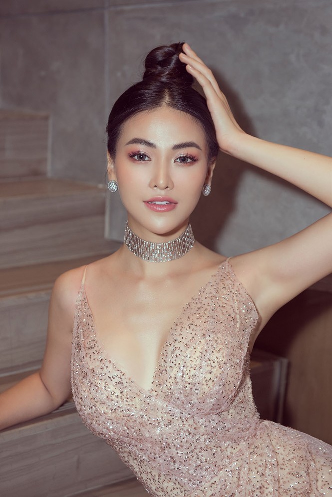 H'Hen Niê mặc lại váy dạ hội 'gây bão' ở Miss Universe trong tiệc sinh nhật sớm - ảnh 13
