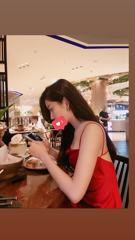 Hoàng Thuỳ khoe thân hình gợi cảm giữa biển trời Hạ Long với váy xẻ táo bạo - ảnh 12