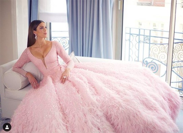 Hoa hậu Hoàn vũ 2016 khoe dáng gợi cảm ở Cannes với loạt váy đẳng cấp - ảnh 12