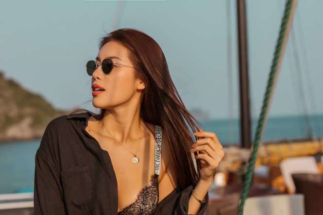 Minh Tú diện nội y nóng bỏng trên du thuyền 5 sao ở vịnh Hạ Long - ảnh 2