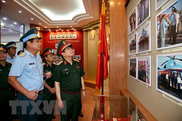 Bộ trưởng Bộ Quốc phòng Ngô Xuân Lịch làm việc tại Binh đoàn 18 - ảnh 2 Bộ trưởng Bộ Quốc phòng Ngô Xuân Lịch làm việc tại Binh đoàn 18 - ảnh 2