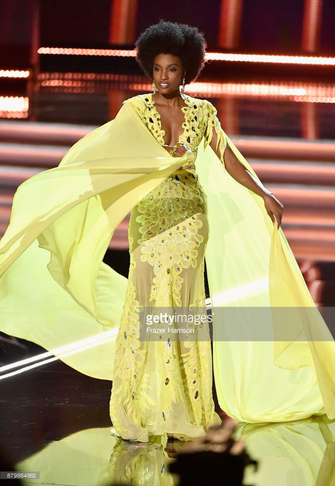Váy dạ hội vàng của H'Hen Niê được bình chọn đẹp nhất Miss Universe 10 năm qua - ảnh 4
