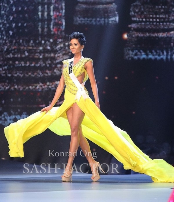 Đầm dạ hội của mỹ nhân Việt nào đẹp nhất trong lịch sử cuộc thi Miss Universe? - ảnh 2