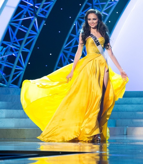Đầm dạ hội của mỹ nhân Việt nào đẹp nhất trong lịch sử cuộc thi Miss Universe? - ảnh 8
