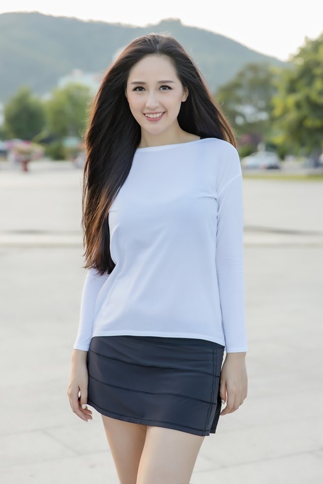 H'Hen Niê khoe chân thon dài gợi cảm với phong cách 'một mất một còn' - ảnh 8