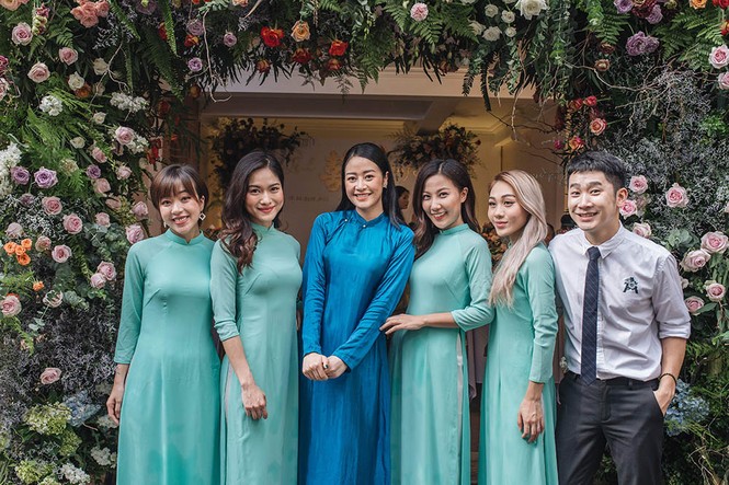 MC Phí Linh xinh đẹp trong lễ ăn hỏi với phó trưởng phòng VTV - ảnh 3