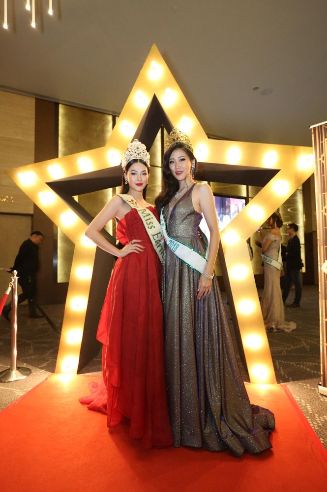 Hoa hậu Phương Khánh nóng bỏng với sắc đỏ dự chung kết Miss Earth Singapore 2019 - ảnh 2