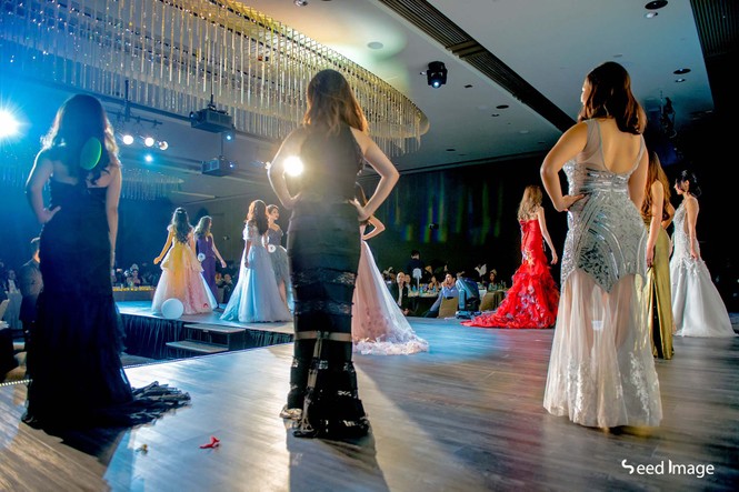 Hoa hậu Phương Khánh nóng bỏng với sắc đỏ dự chung kết Miss Earth Singapore 2019 - ảnh 8