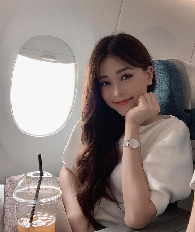 H'Hen Niê lại gây chú ý với hình ảnh đi dép tổ ong, ngồi bờ ruộng ăn cơm trưa - ảnh 8