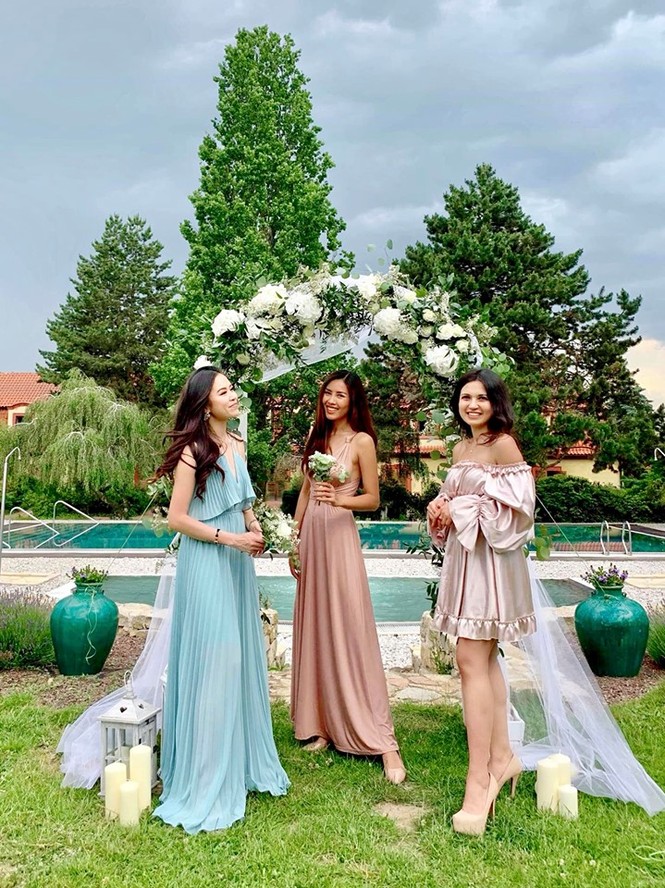 H'Hen Niê lại gây chú ý với hình ảnh đi dép tổ ong, ngồi bờ ruộng ăn cơm trưa - ảnh 10