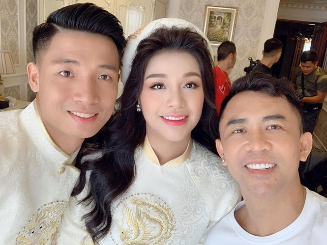 Hé lộ hình ảnh lễ ăn hỏi của cầu thủ Bùi Tiến Dũng - ảnh 1