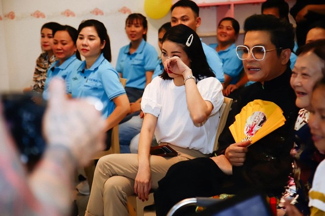 Tái xuất sau khi ốm nặng, Hoàng Thuỳ rạng rỡ chuẩn thần thái Miss Universe - ảnh 6