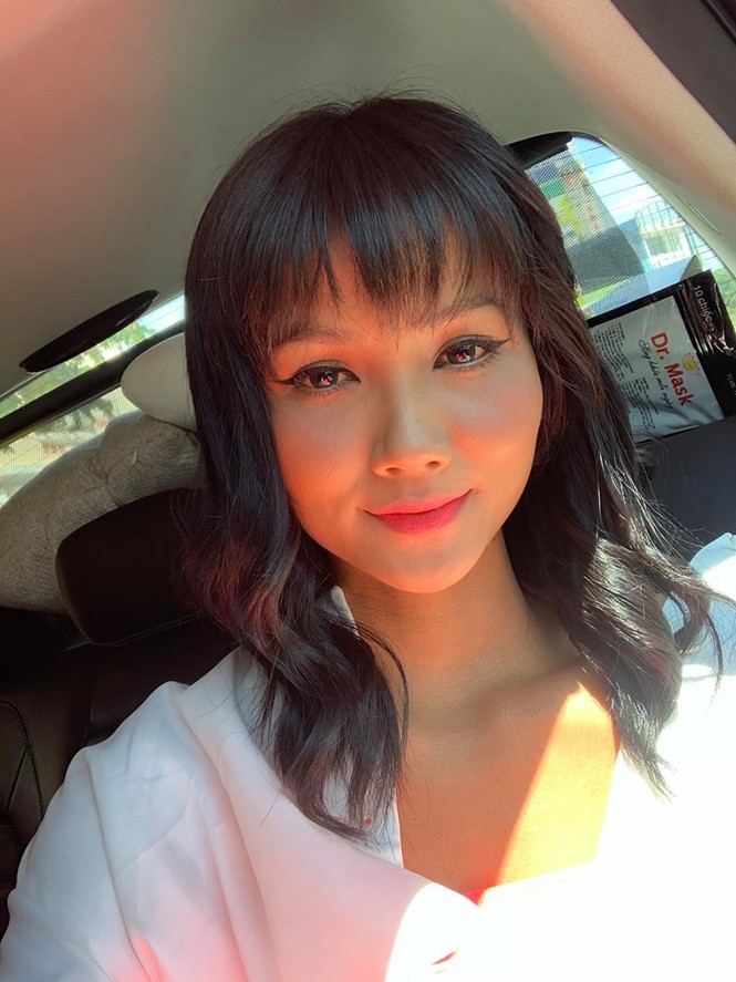 Tái xuất sau khi ốm nặng, Hoàng Thuỳ rạng rỡ chuẩn thần thái Miss Universe - ảnh 13