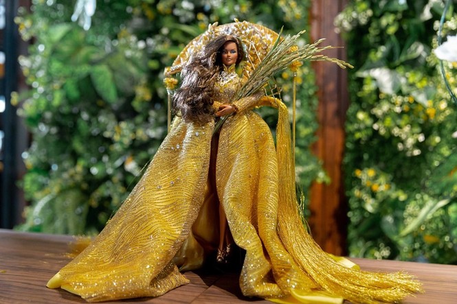 Ngắm phiên bản búp bê đẹp ngất ngây của top 18 trang phục dân tộc cho Hoàng Thuỳ - ảnh 7