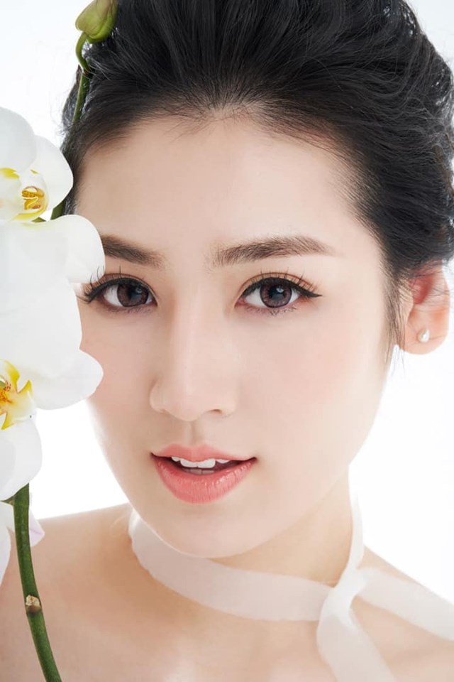 Mai Phương Thuý bất ngờ xuống tóc, siêu gợi cảm với áo crop-top - ảnh 9