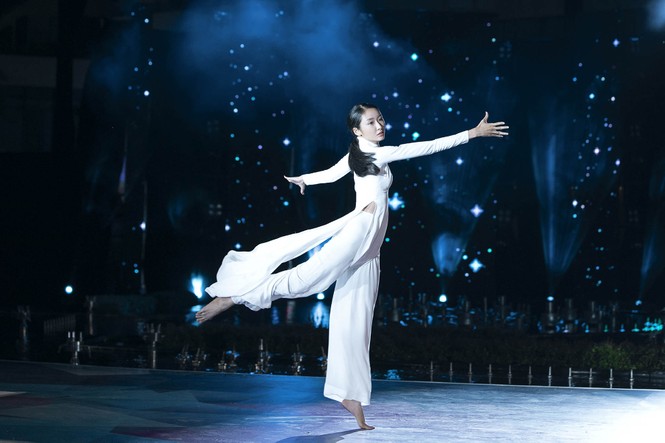 Thí sinh Miss World Vietnam mặc sexy khoe tài nhảy múa như vũ công chuyên nghiệp - ảnh 7