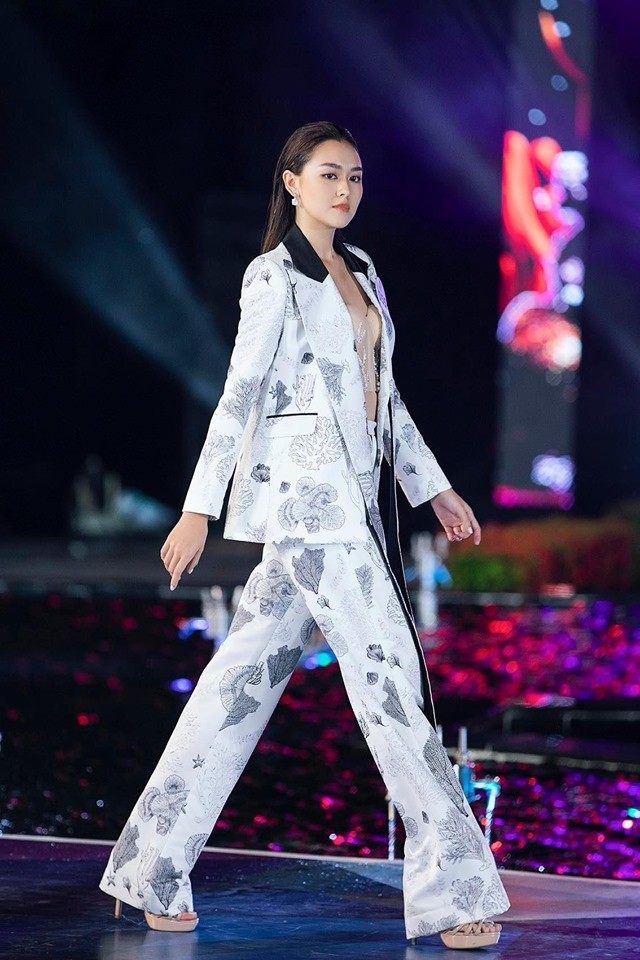 Gu thời trang sang chảnh 'vạn người mê' của Á hậu Miss World VN Nguyễn Tường San - ảnh 1