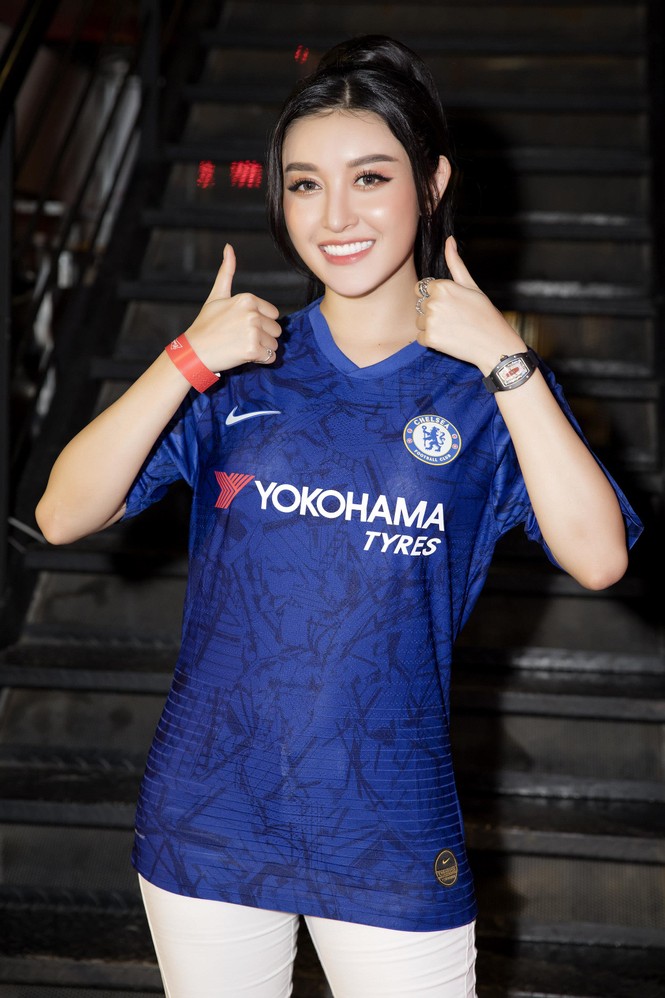 Huyền My hào hứng cùng Quế Ngọc Hải và Liên Bỉnh Phát cổ vũ Chelsea - ảnh 7