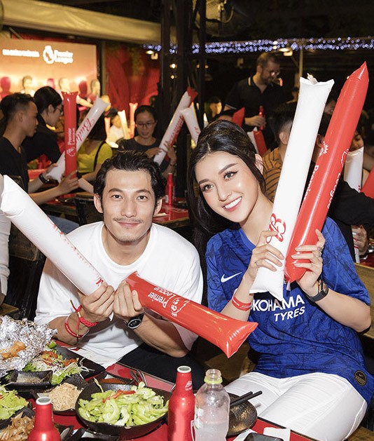 Huyền My hào hứng cùng Quế Ngọc Hải và Liên Bỉnh Phát cổ vũ Chelsea - ảnh 5