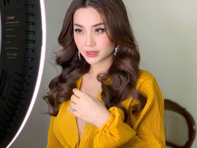 Khoe ảnh 25 năm trước, mẹ Huyền My xinh đẹp ngời ngời và giống hệt con gái - ảnh 10
