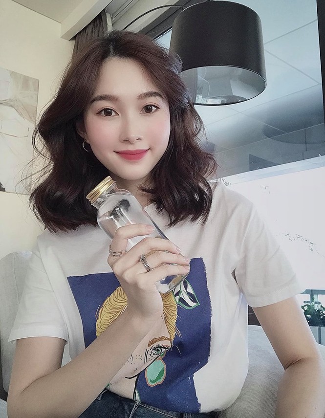 Hoa hậu Tiểu Vy, Lương Thuỳ Linh đọ nhan sắc một chín một mười 'đốn tim' fan - ảnh 11
