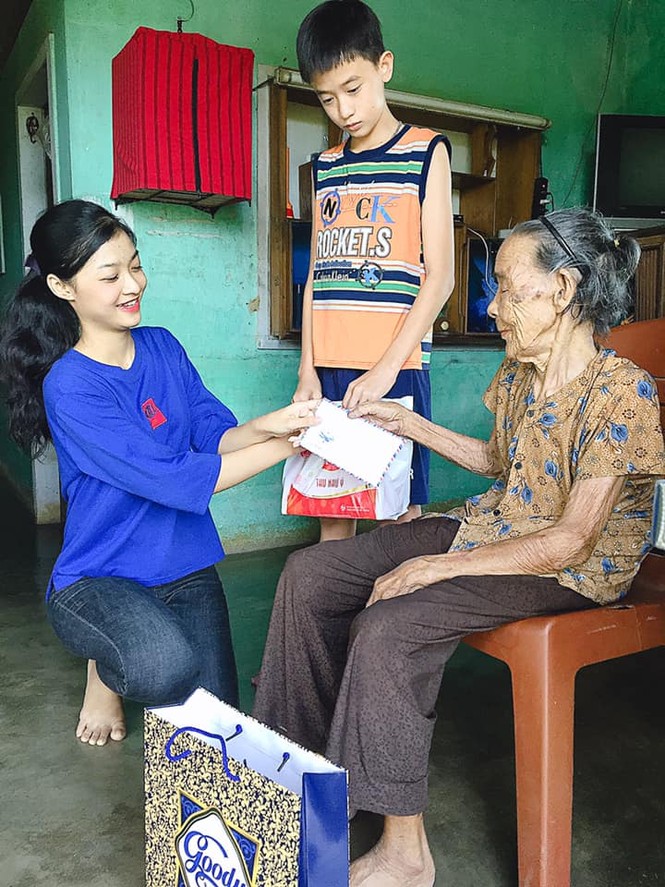 Hoa hậu Tiểu Vy, Lương Thuỳ Linh đọ nhan sắc một chín một mười 'đốn tim' fan - ảnh 6