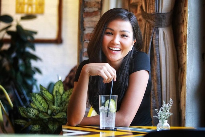 Hoàng Thuỳ liên tục 'oanh tạc' các bảng xếp hạng trước thềm Miss Universe 2019 - ảnh 4