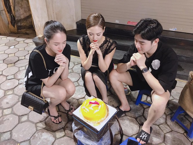 Hoàng Thuỳ liên tục 'oanh tạc' các bảng xếp hạng trước thềm Miss Universe 2019 - ảnh 11