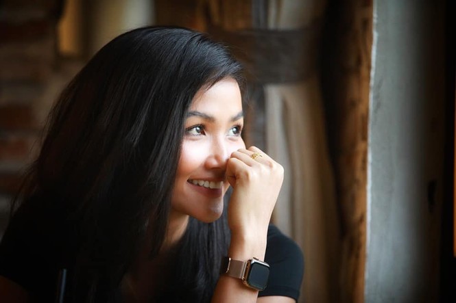 Hoàng Thuỳ liên tục 'oanh tạc' các bảng xếp hạng trước thềm Miss Universe 2019 - ảnh 5