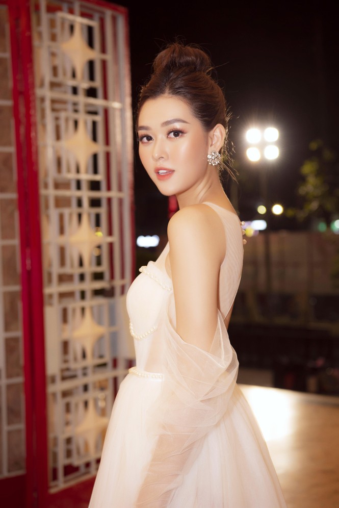 Á hậu Tường San 'đốn tim' với diện mạo tinh khôi và thuần khiết - ảnh 3