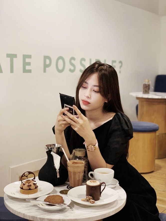 Hoa hậu Lương Thuỳ Linh và hai á hậu nổi bật ở Hà Nội với sắc xanh gợi cảm - ảnh 10