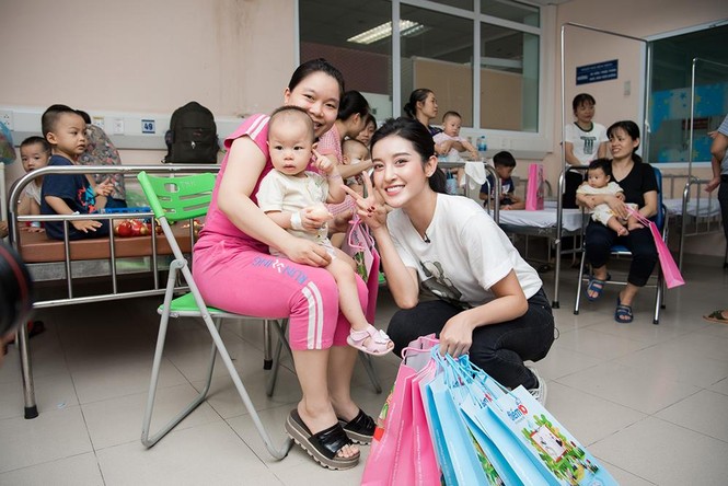 Á hậu Kiều Loan diện váy xẻ khoe chân dài gợi cảm trước thềm Miss Grand - ảnh 9