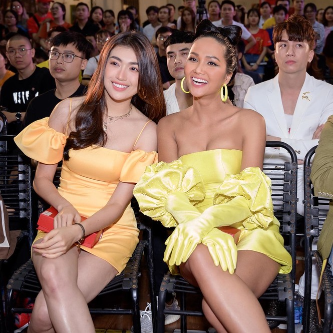 Hoàng Thuỳ tự hào về màn thể hiện của em gái ở Hoa hậu Hoàn vũ Việt Nam 2019 - ảnh 4