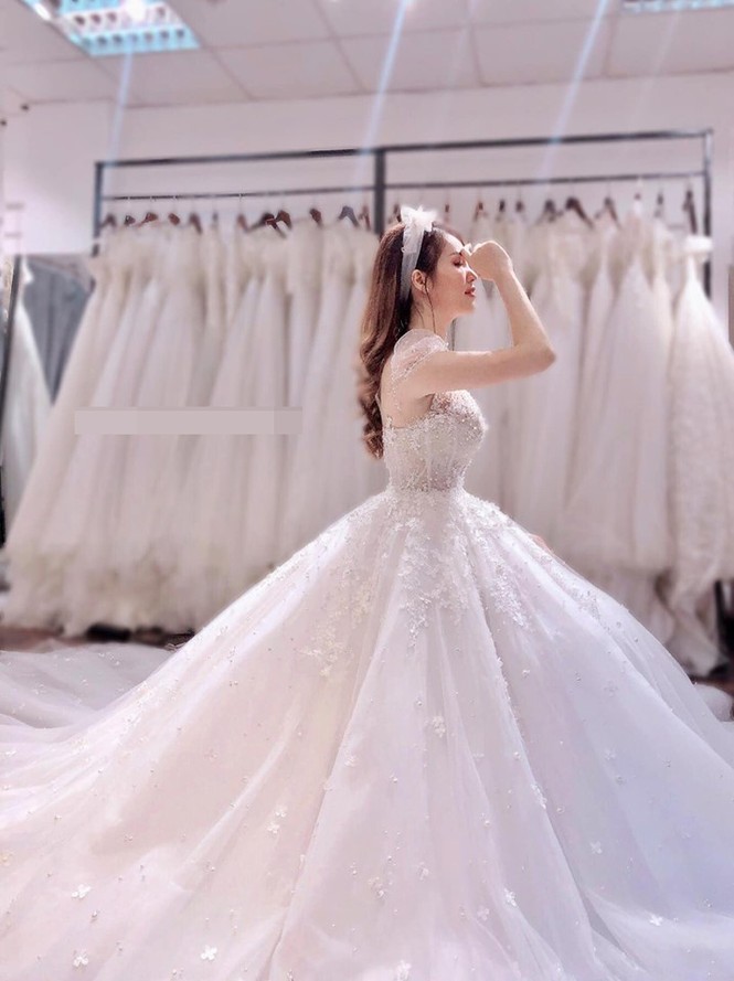Hoàng Thuỳ tự hào về màn thể hiện của em gái ở Hoa hậu Hoàn vũ Việt Nam 2019 - ảnh 11