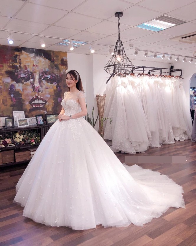 Hoàng Thuỳ tự hào về màn thể hiện của em gái ở Hoa hậu Hoàn vũ Việt Nam 2019 - ảnh 12