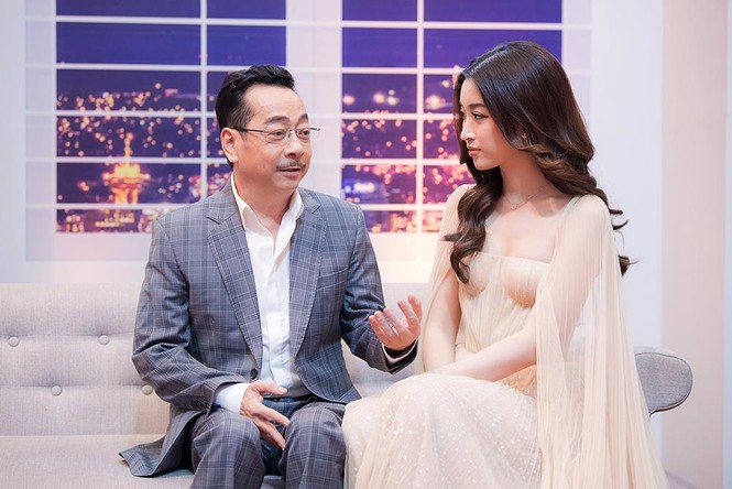 Hoa hậu Mỹ Linh tựa 'nữ thần gợi cảm' trên thảm đỏ VTV Awards 2019 - ảnh 5