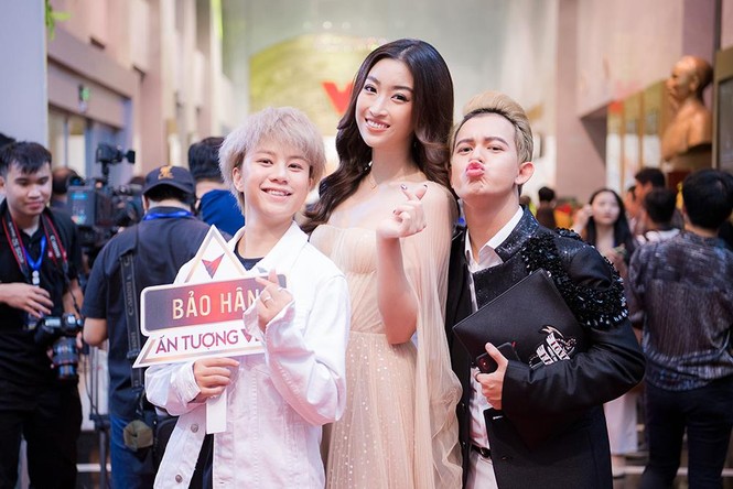 Hoa hậu Mỹ Linh tựa 'nữ thần gợi cảm' trên thảm đỏ VTV Awards 2019 - ảnh 8