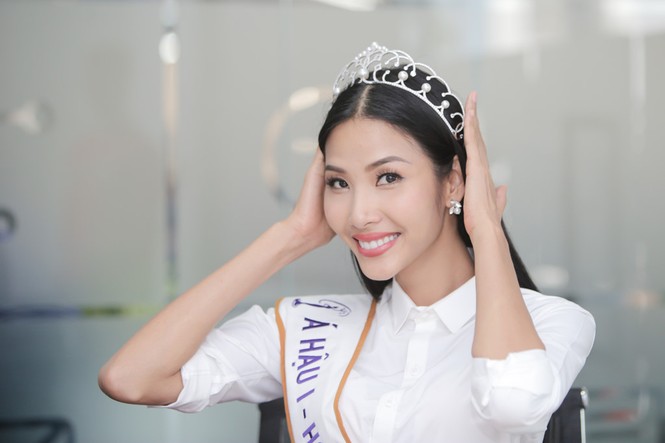 Hoàng Thuỳ háo hức vì Miss Universe 2019 sẽ được đội vương miện kim cương mới - ảnh 2
