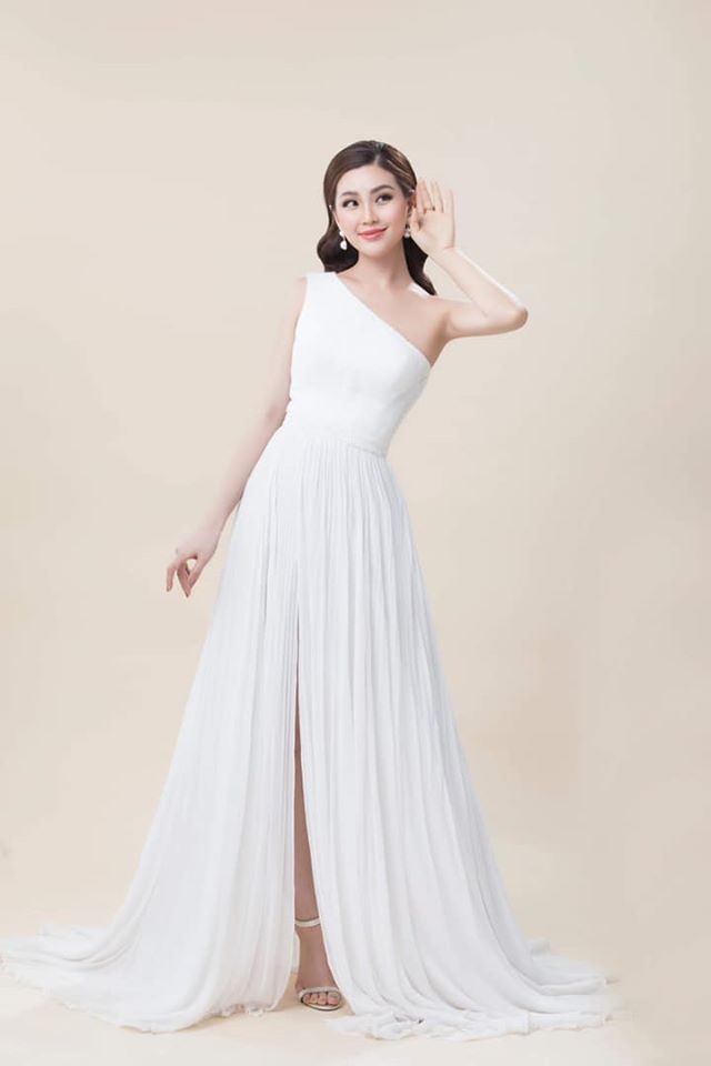Hoàng Thuỳ háo hức vì Miss Universe 2019 sẽ được đội vương miện kim cương mới - ảnh 13