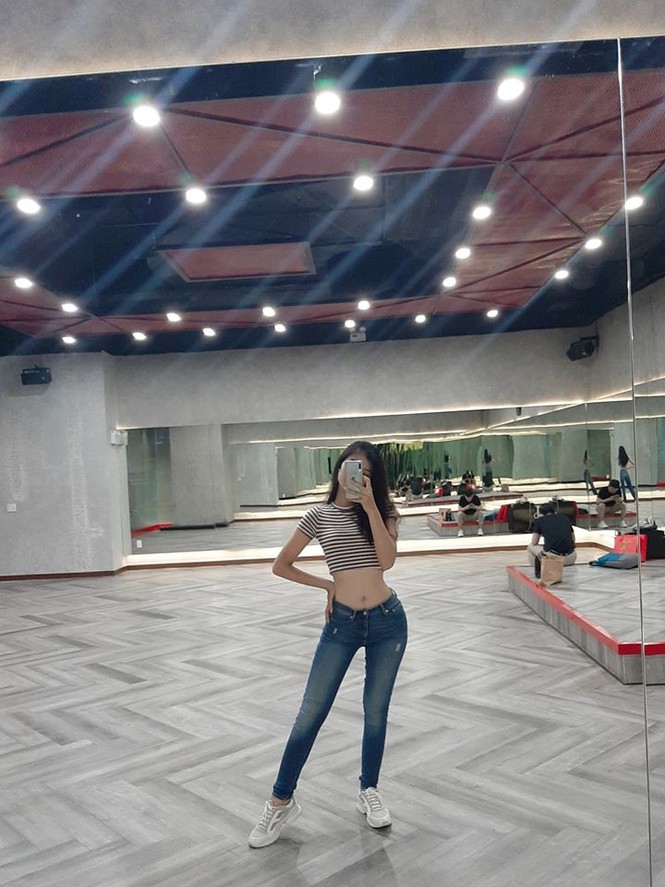 Hoàng Thuỳ háo hức vì Miss Universe 2019 sẽ được đội vương miện kim cương mới - ảnh 8