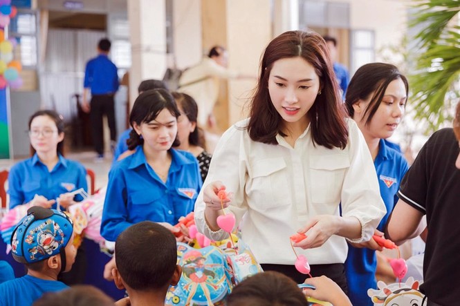 Á hậu Thuý An khoe em ruột điển trai ngời ngời khiến hội chị em 'phát sốt' - ảnh 6
